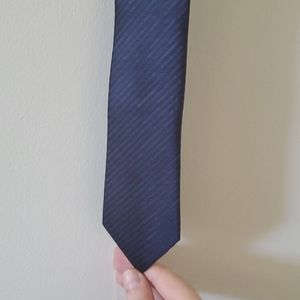 Kenneth Cole slim tie